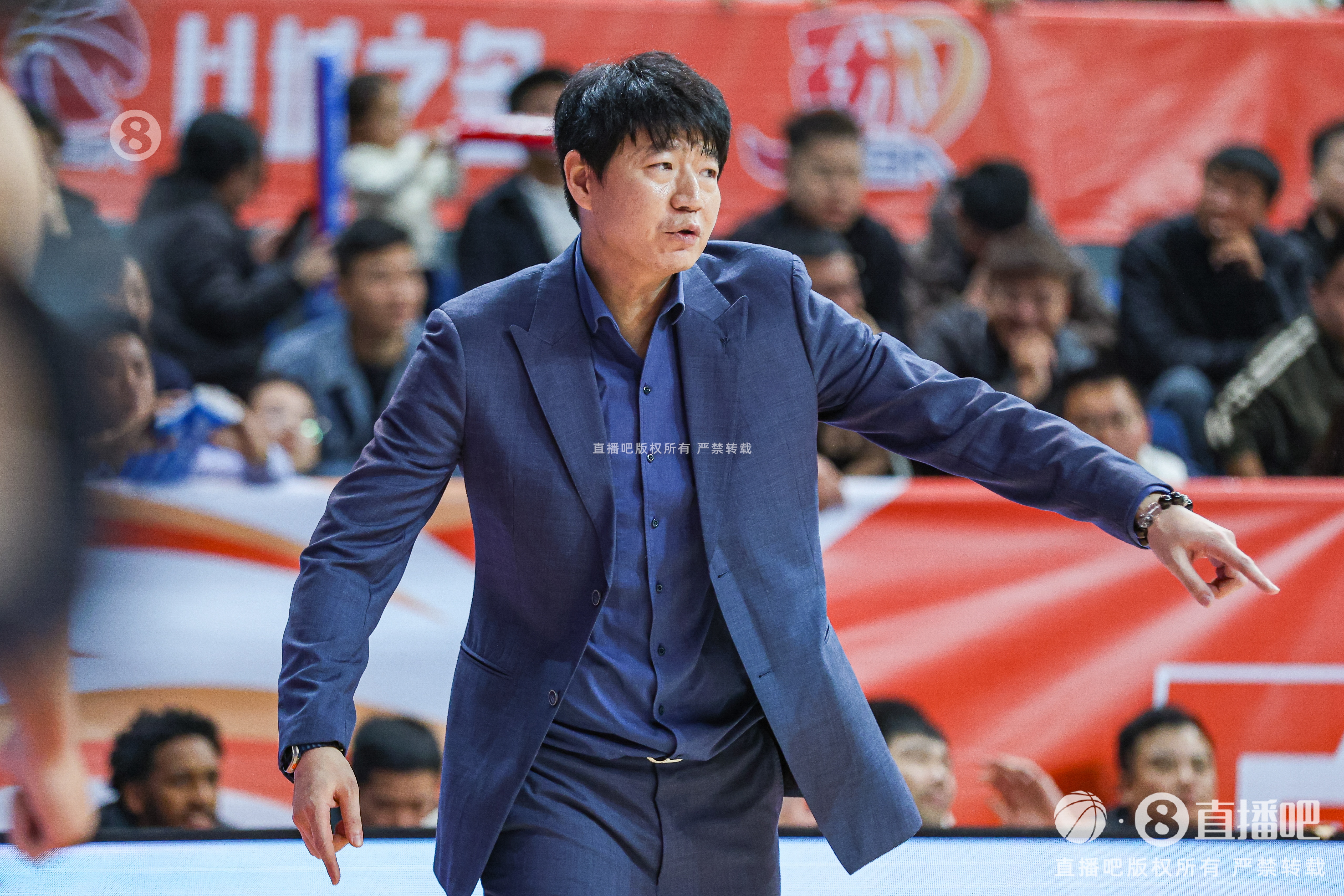 邱彪:球隊有起伏正常 隊伍也需要經(jīng)歷這種失敗 還是自身不夠強(qiáng)大