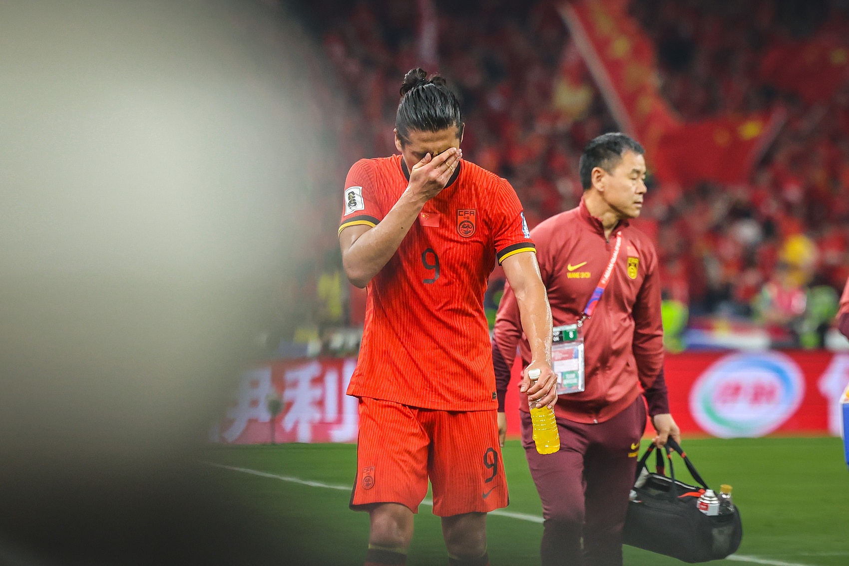 中國體育報:中澳兩隊各占半場優(yōu)勢 機會能否轉(zhuǎn)為進球是實力體現(xiàn)